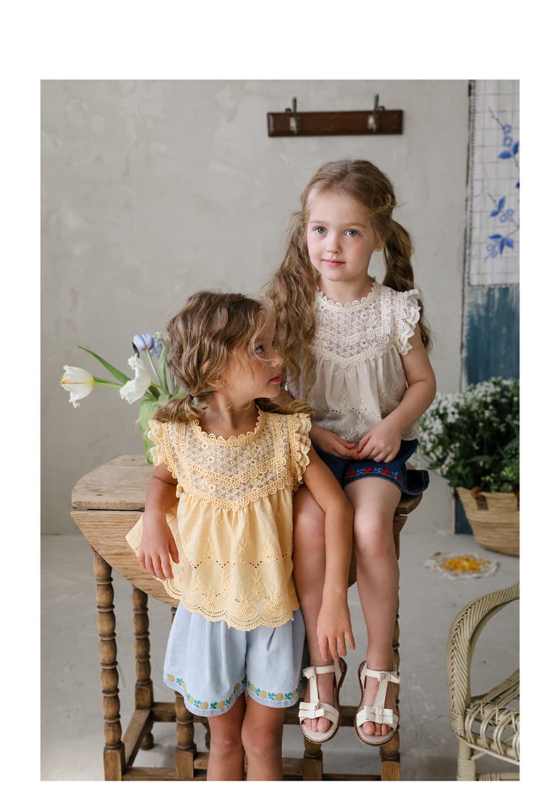 Lace Embroidered Sleeveless Tee 刺繍レース ノースリーブTシャツ【mh0012991】 Strawberry Coral タンクトップ・キャミソール・ノースリーブトップス