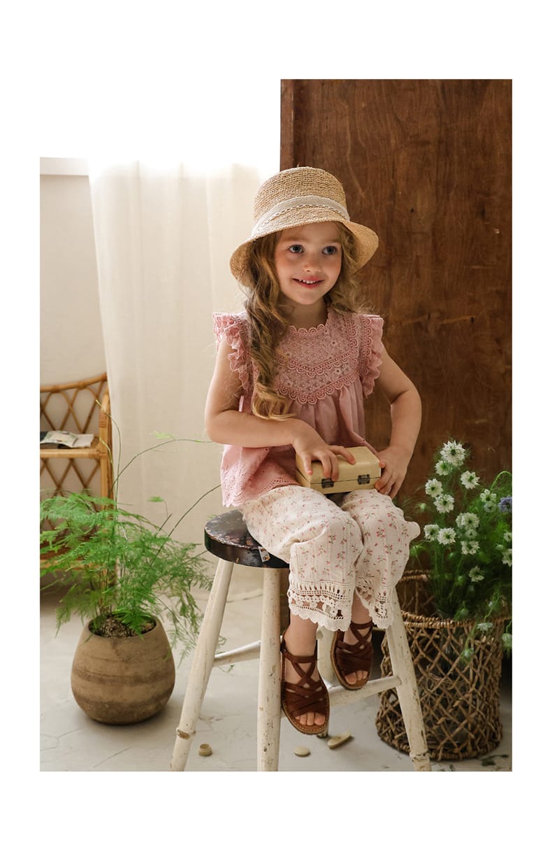 Lace Embroidered Sleeveless Tee 刺繍レース ノースリーブTシャツ【mh0012991】 Strawberry Coral タンクトップ・キャミソール・ノースリーブトップス