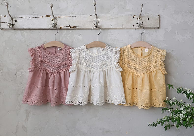 Lace Embroidered Sleeveless Tee 刺繍レース ノースリーブTシャツ【mh0012991】 Strawberry Coral タンクトップ・キャミソール・ノースリーブトップス