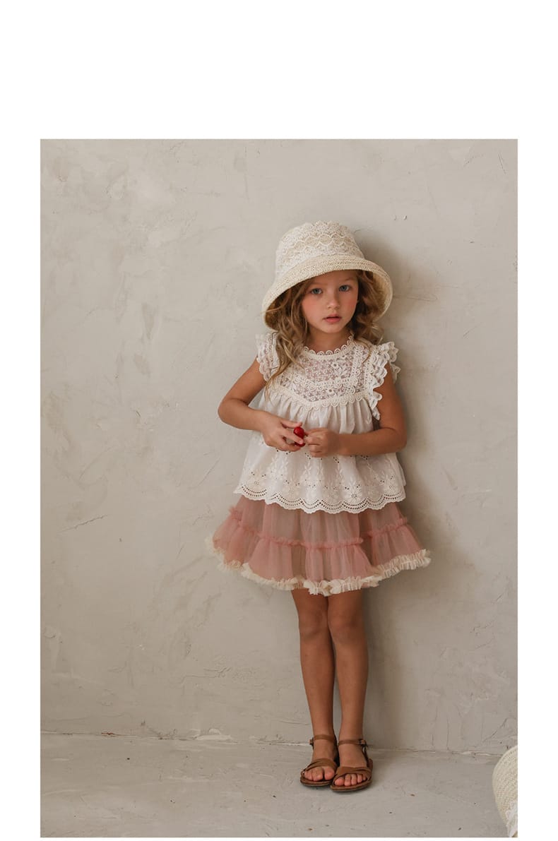 Lace Embroidered Sleeveless Tee 刺繍レース ノースリーブTシャツ【mh0012991】 Strawberry Coral タンクトップ・キャミソール・ノースリーブトップス