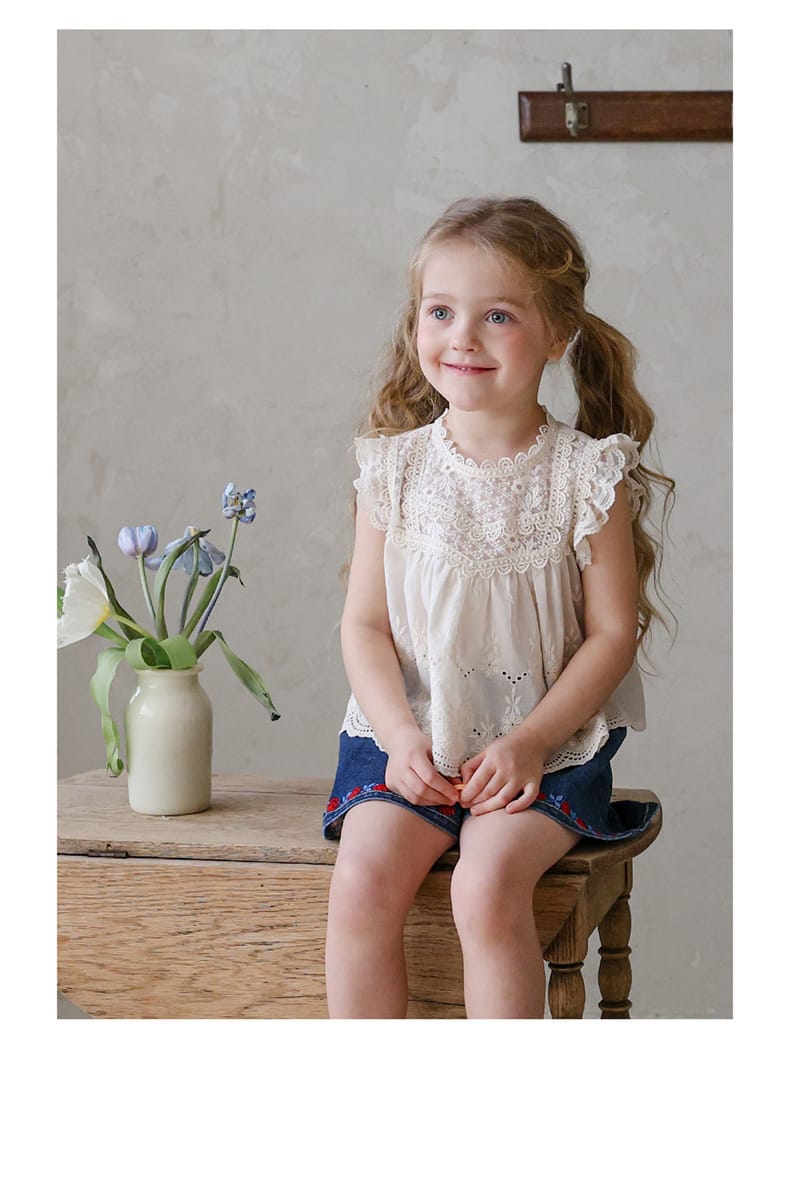 Lace Embroidered Sleeveless Tee 刺繍レース ノースリーブTシャツ【mh0012991】 Strawberry Coral タンクトップ・キャミソール・ノースリーブトップス