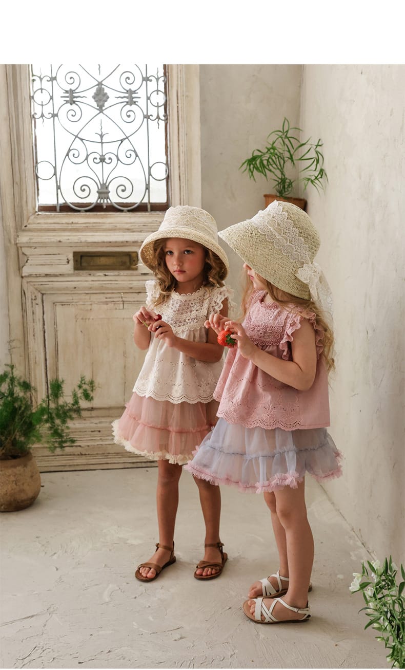Lace Embroidered Sleeveless Tee 刺繍レース ノースリーブTシャツ【mh0012991】 Strawberry Coral タンクトップ・キャミソール・ノースリーブトップス
