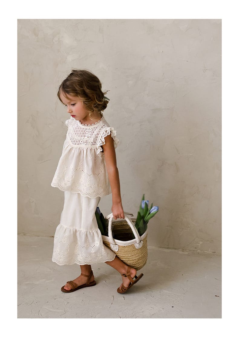 Lace Embroidered Sleeveless Tee 刺繍レース ノースリーブTシャツ【mh0012991】 Strawberry Coral タンクトップ・キャミソール・ノースリーブトップス