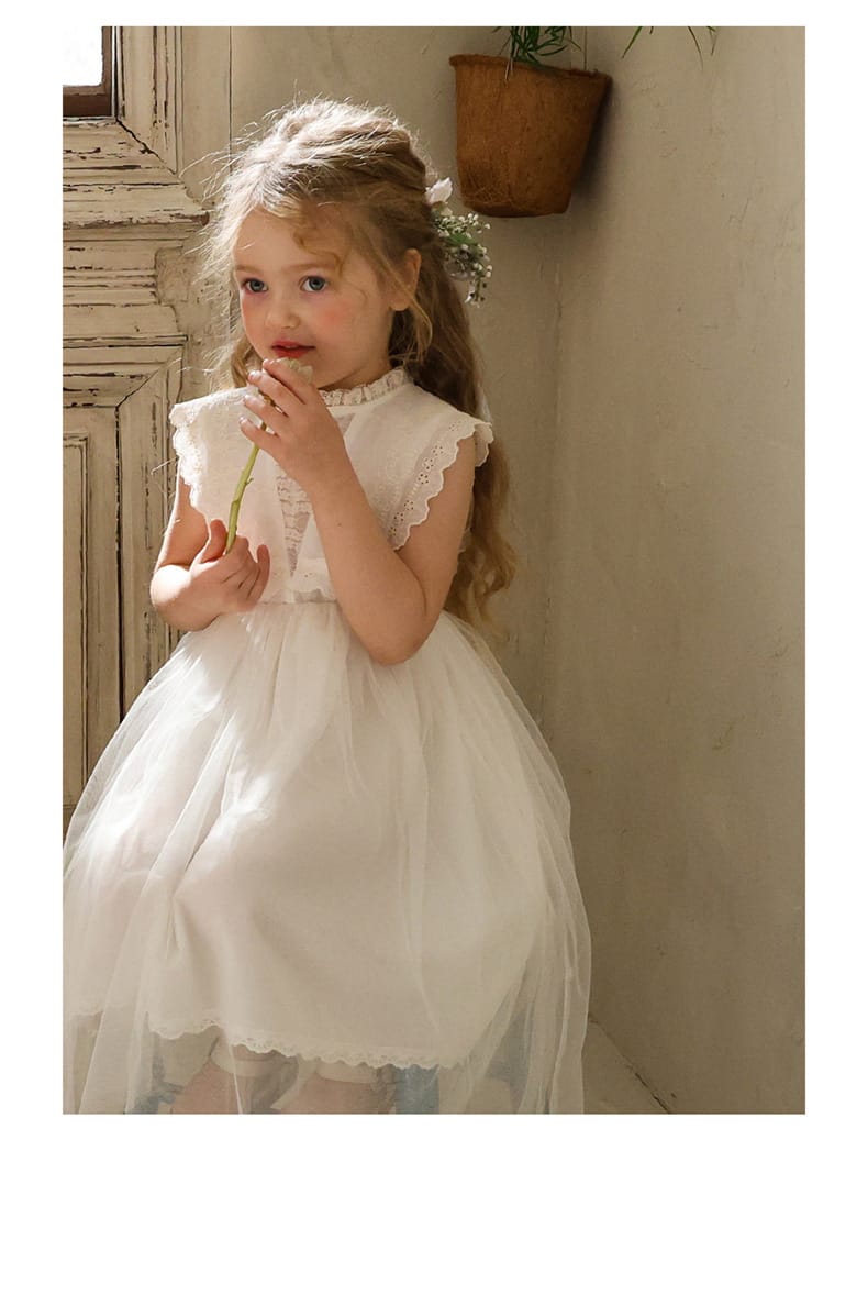 Lace Tulle Dress 刺繍 チュールワンピース【mh0012975】 Strawberry Coral ノースリーブワンピース