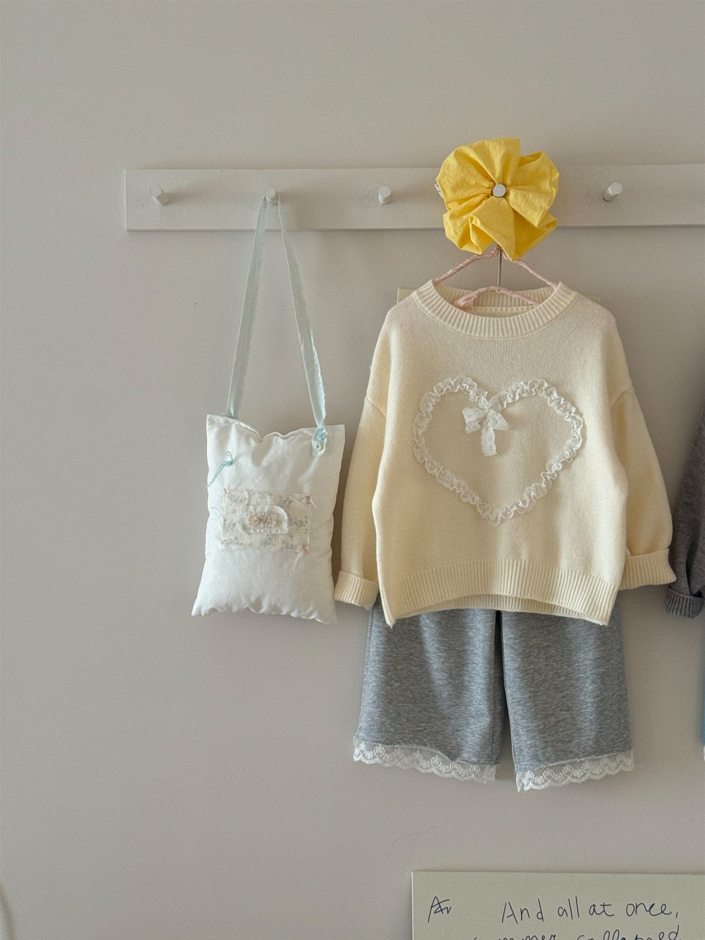 ニット・セーター Beige / 90cm キッズトップス フリルハートアップリケ長袖ニットセーター【mh0009194】