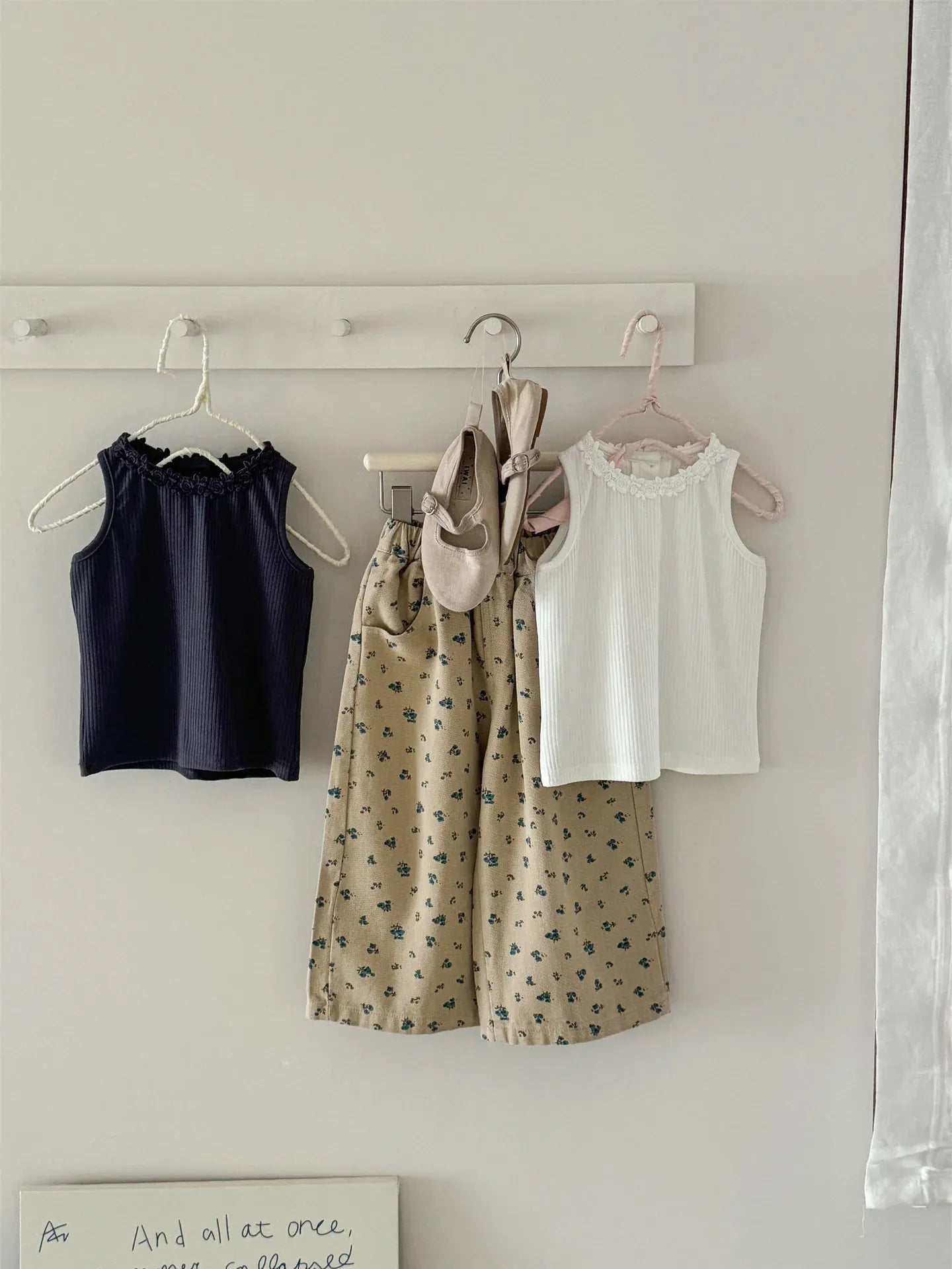 タンクトップ・キャミソール・ノースリーブトップス キッズトップス レースフラワーフリルノースリーブタンクトップ【mh0008935】