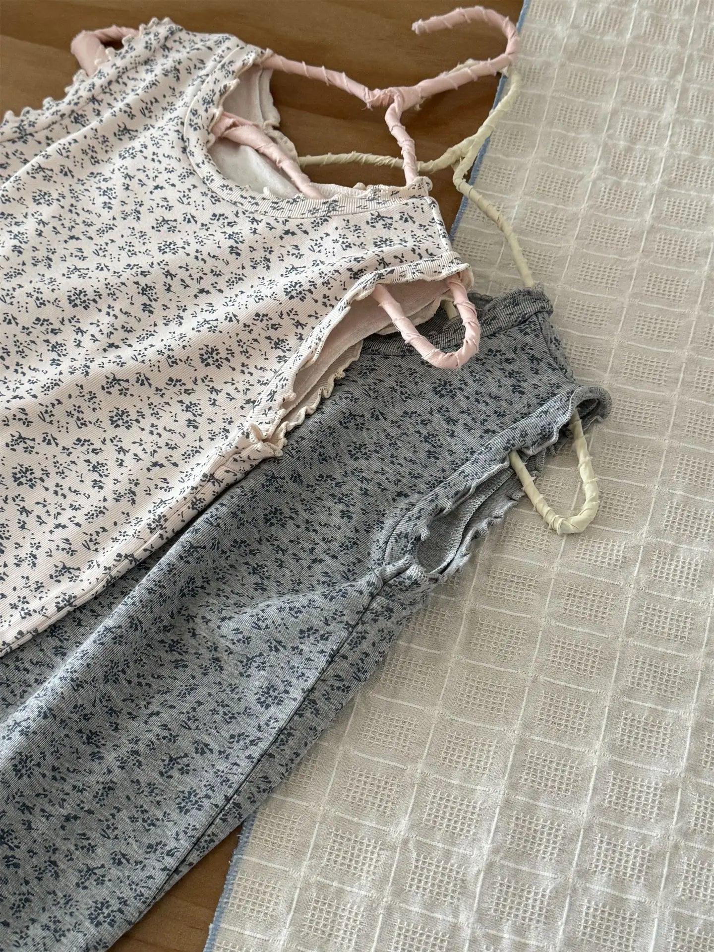 タンクトップ・キャミソール・ノースリーブトップス キッズトップス フラワープリントフリル縁取りノースリーブタンクトップ【mh0008943】