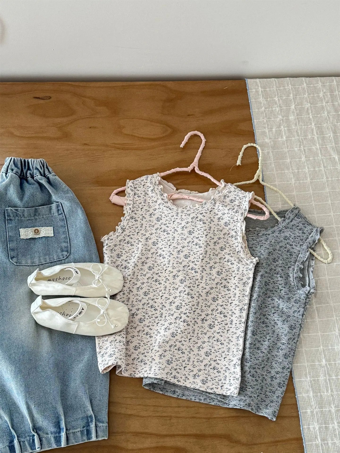 タンクトップ・キャミソール・ノースリーブトップス キッズトップス フラワープリントフリル縁取りノースリーブタンクトップ【mh0008943】