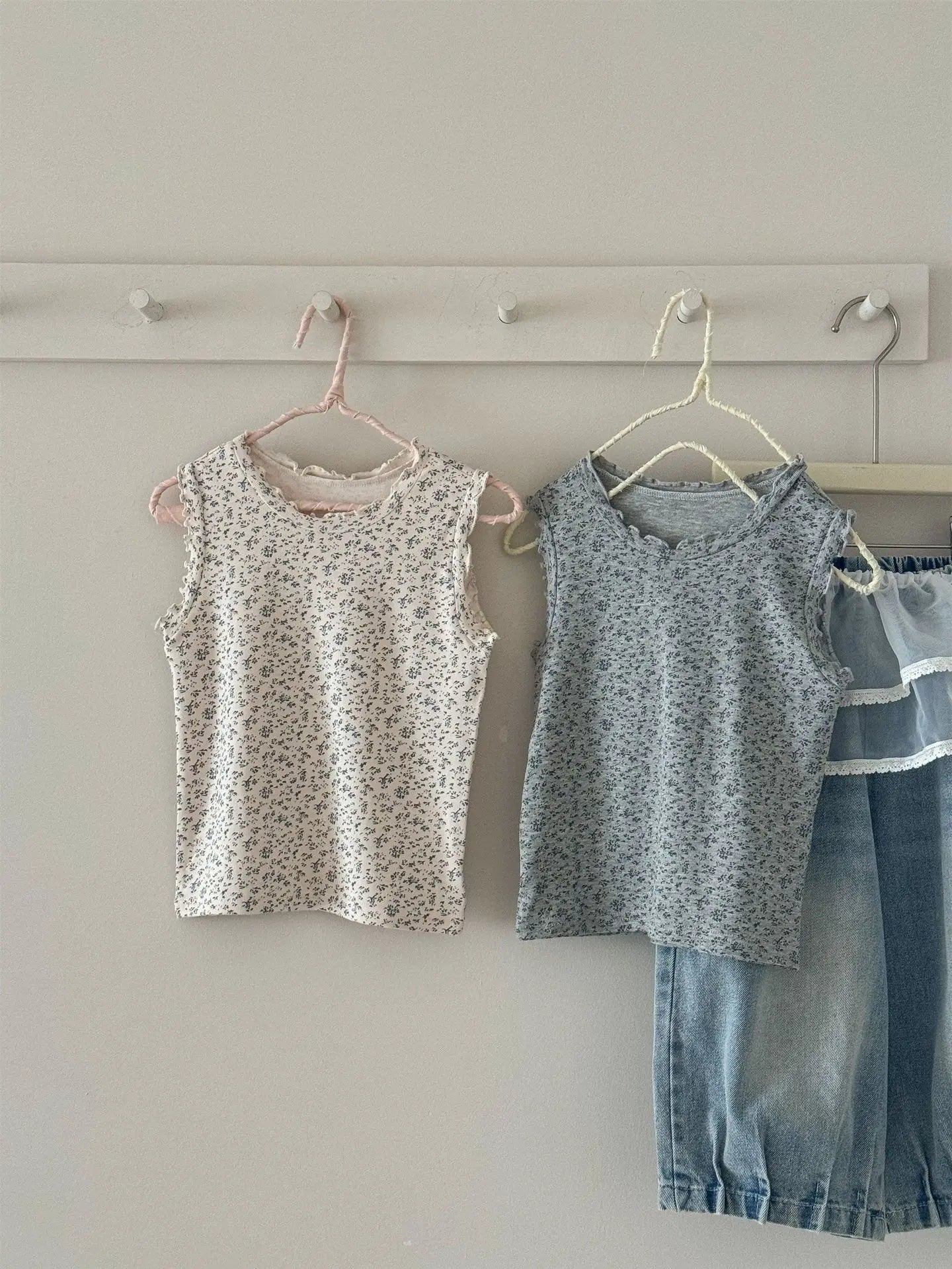 タンクトップ・キャミソール・ノースリーブトップス キッズトップス フラワープリントフリル縁取りノースリーブタンクトップ【mh0008943】