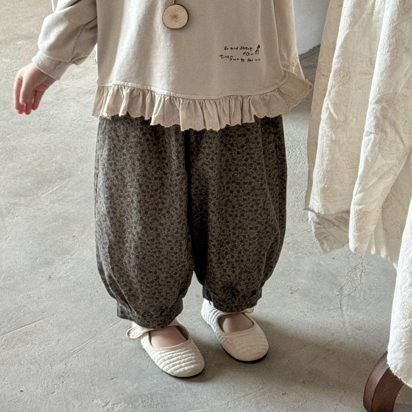 ロングパンツ・スウェットパンツ フラワープリントイージーバルーンパンツ【mh0009224】