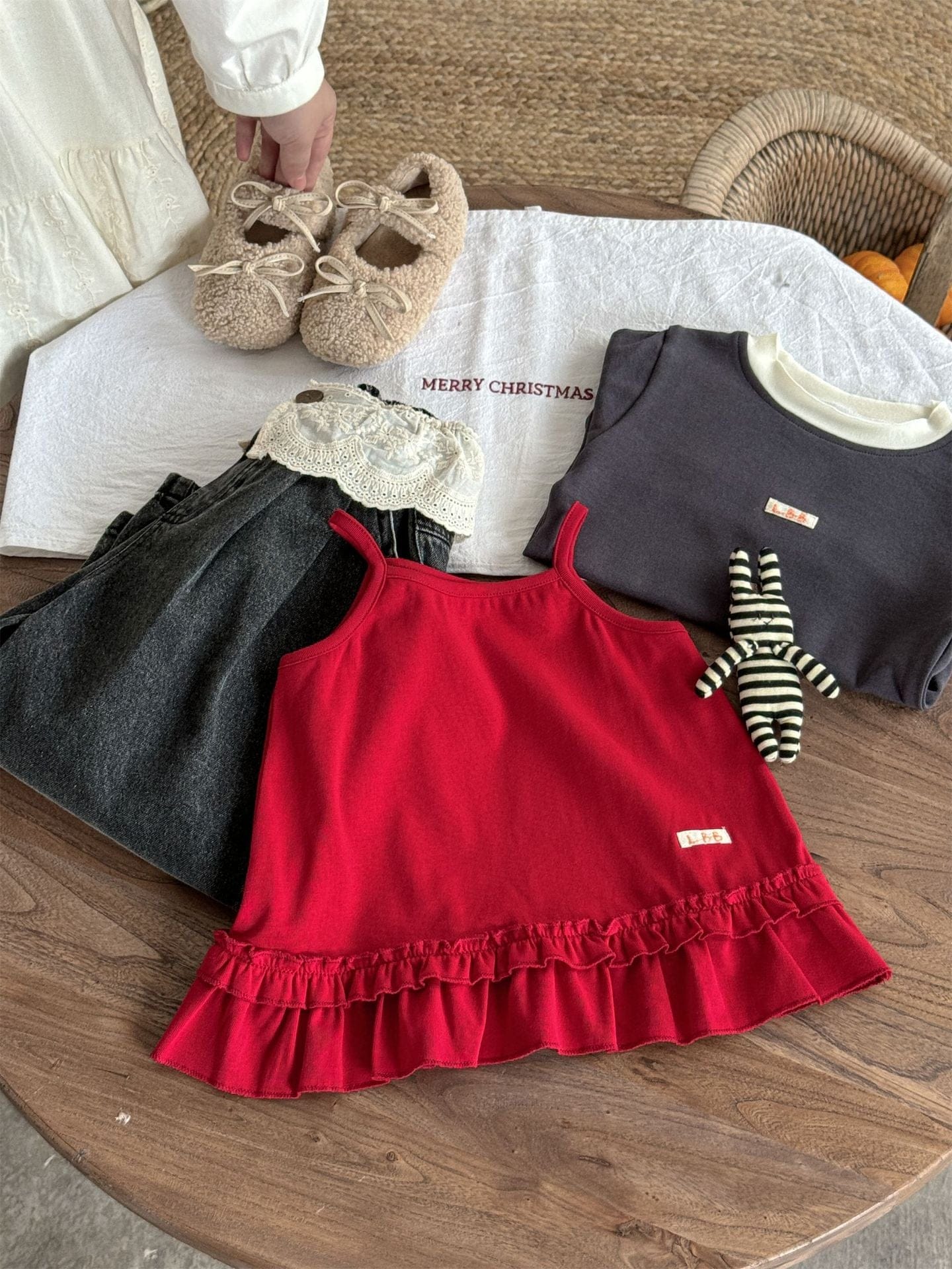 タンクトップ・キャミソール・ノースリーブトップス 裾フリルキャミソールチュニックトップス【mh0010531】