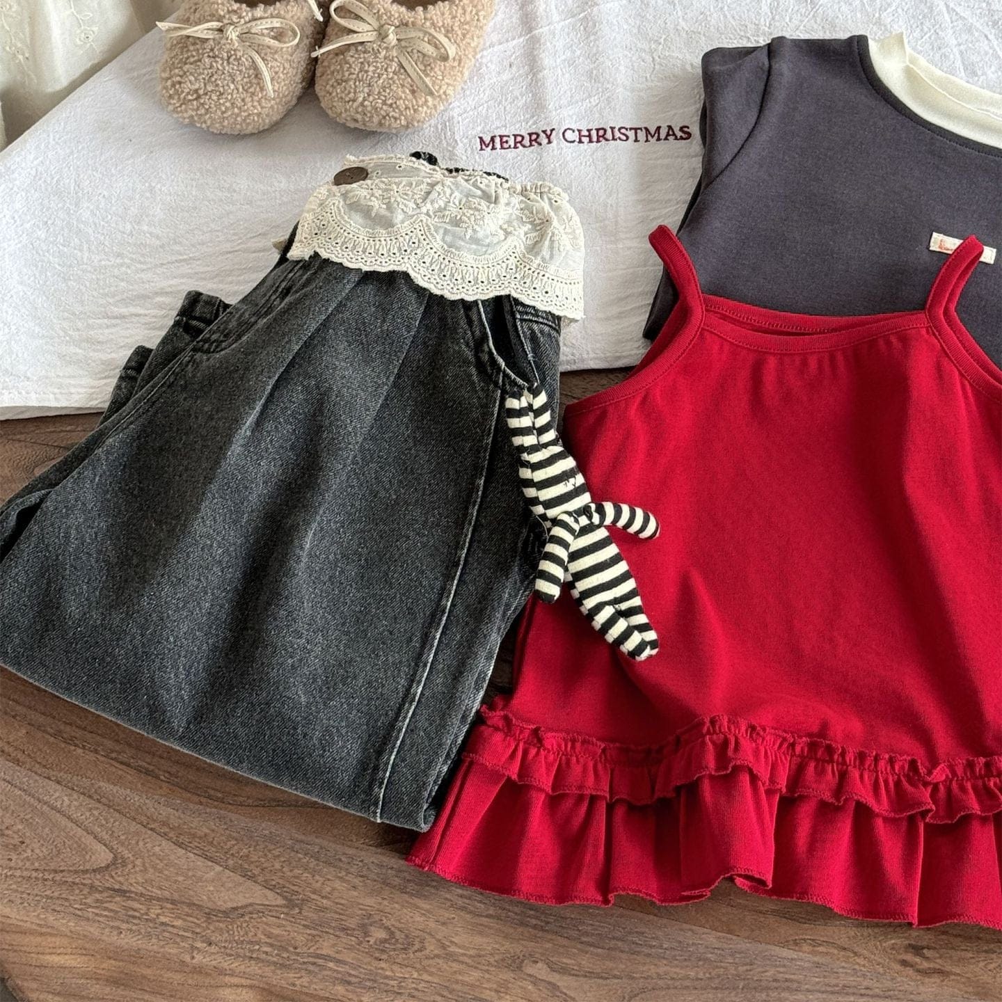 タンクトップ・キャミソール・ノースリーブトップス 裾フリルキャミソールチュニックトップス【mh0010531】