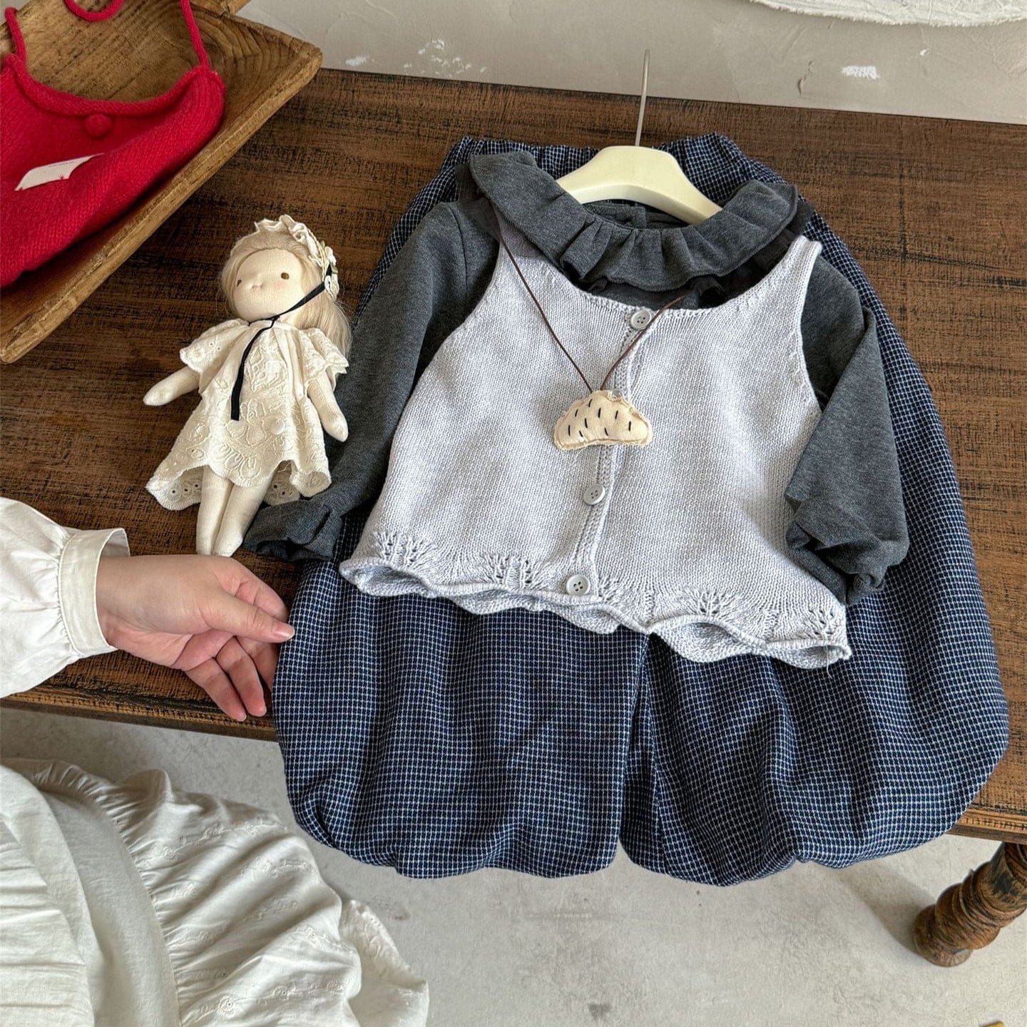 長袖セットアップ ニット前あきベスト/ラッフル襟長袖Tシャツ/ピンドットバルーンルーズロングパンツ【mh0010537】