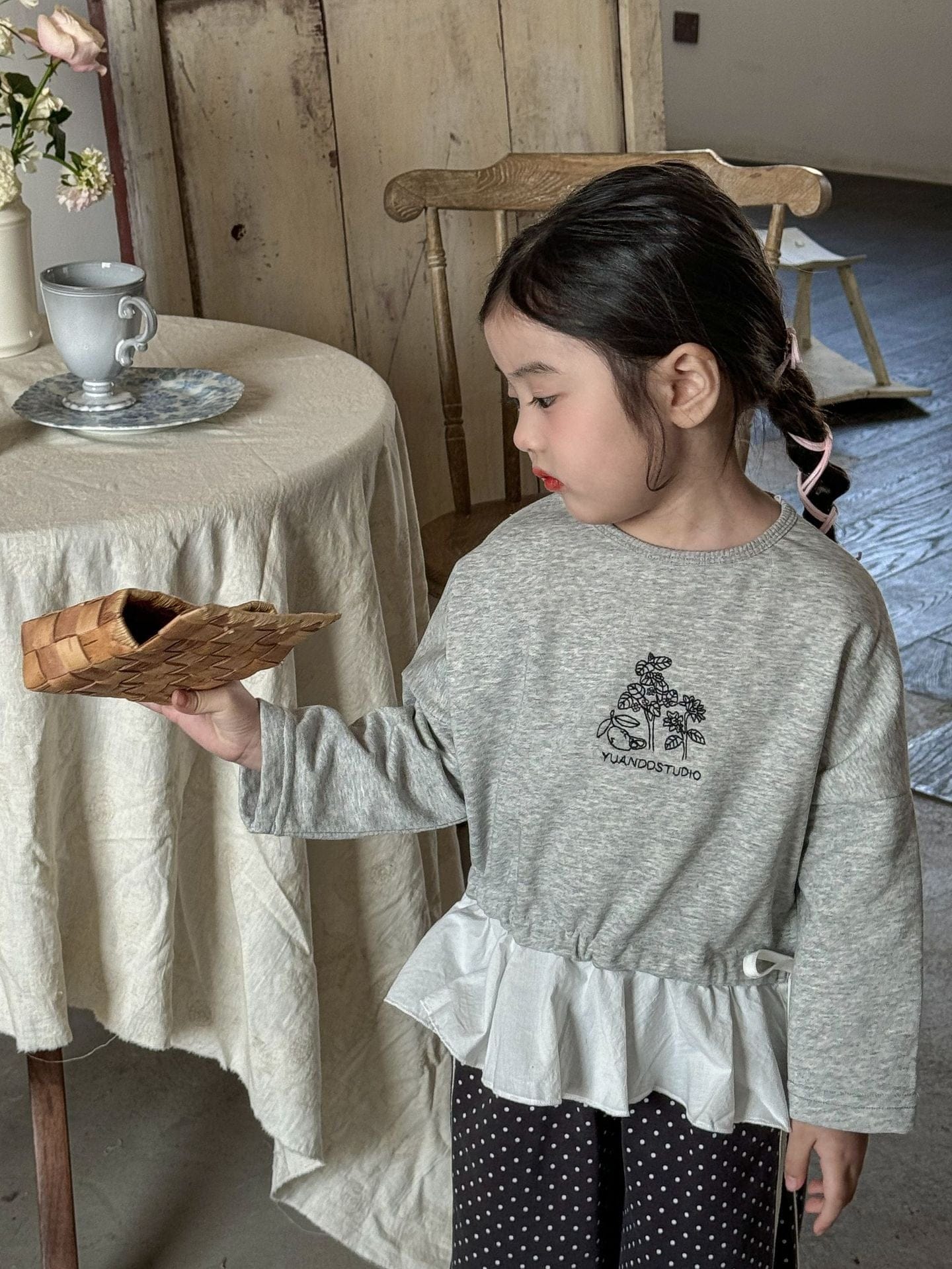 長袖Tシャツ Gray / 90cm 刺繍ワンポイントレース裾長袖スウェットTシャツ【mh0009223】