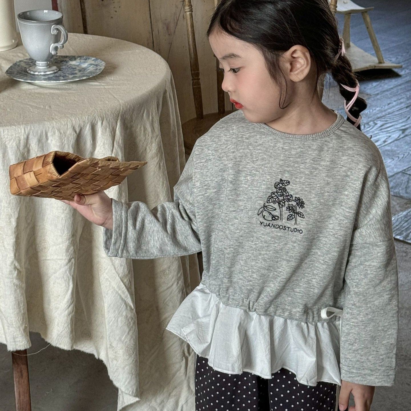 長袖Tシャツ 刺繍ワンポイントレース裾長袖スウェットTシャツ【mh0009223】