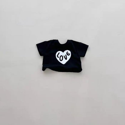 黒地のハート「Love」ロゴ半袖Tシャツ
