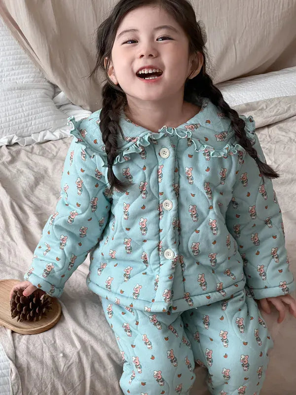 長袖パジャマ blue pig / 24M  90CM キッズセットアップ 2点セット キルティングパデッドフリルガールズ防寒長袖パジャマセット【mh0007986】