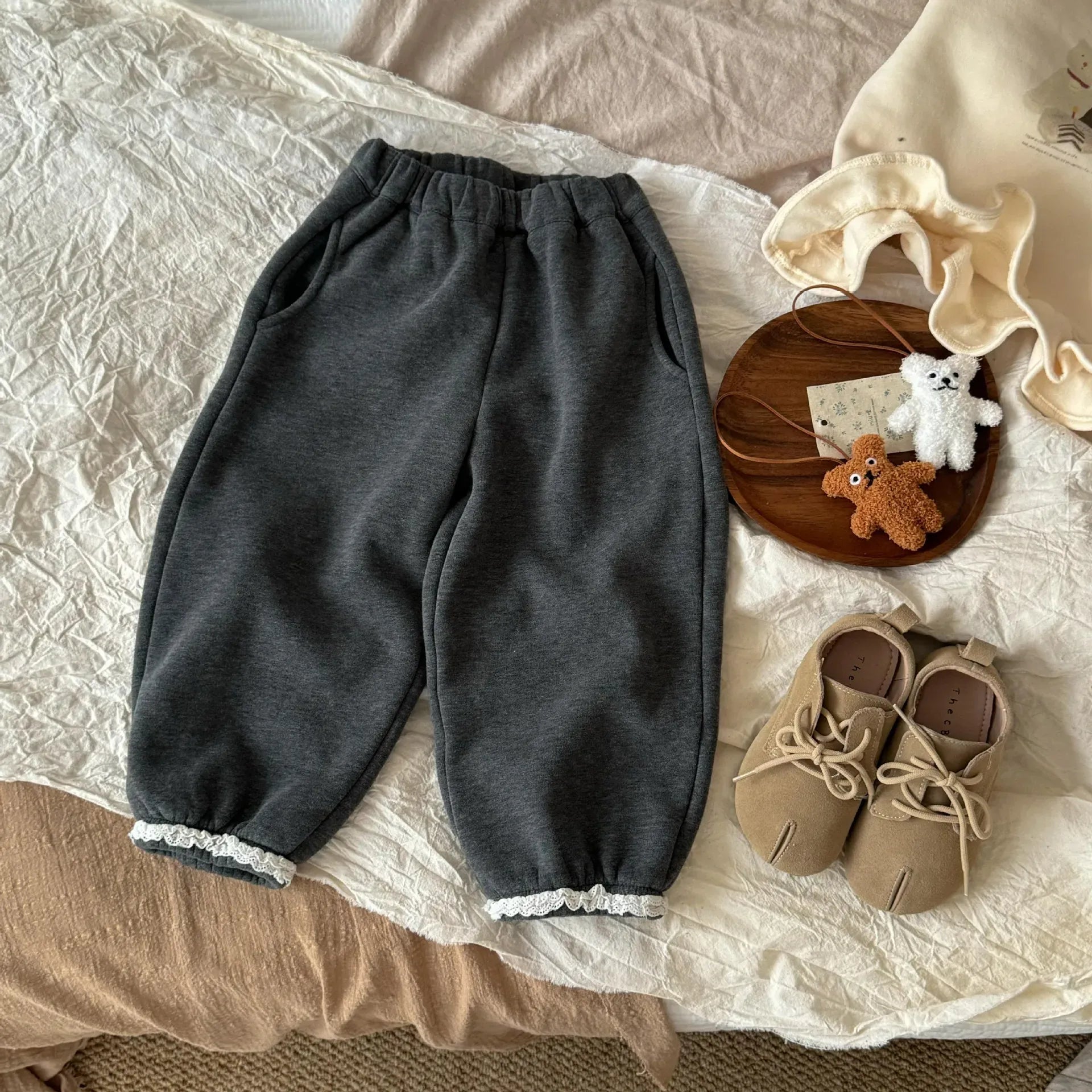 長袖セットアップ gray pants / 24M  90CM キッズトップス/パンツ ベアくまプリントペプラムフリル長袖スウェットシャツ/裾レースロングパンツ【mh0008297】