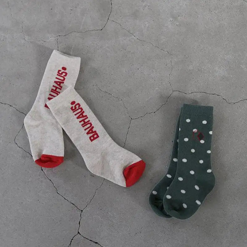 ベビー用靴下・タイツ ＊メーカー直送＊ キッズソックス 靴下4足セット レターロゴボーダー水玉ドット ミドル丈ソックス【mh0008506】