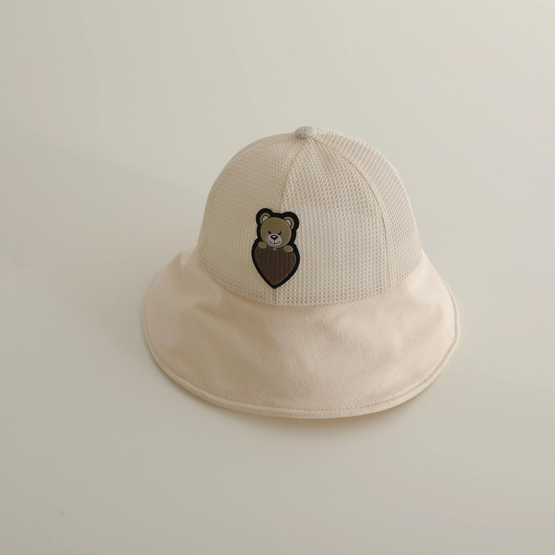 ベビー用帽子 beige / 48-52cm キッズ帽子 メッシュ バケットハット ハート ベアくまワッペン サマーハット