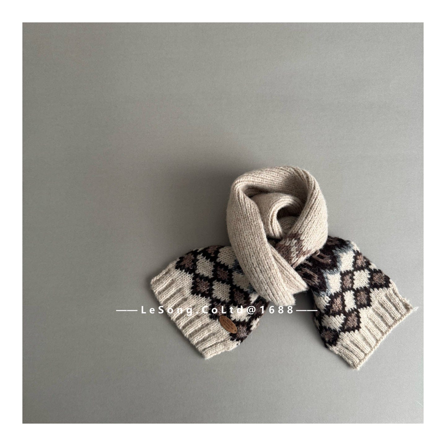 ネックウォーマー Beige / One Size キッズ マフラー ニット 幾何学柄 ノルディック 韓国風 防寒【mh0011592】