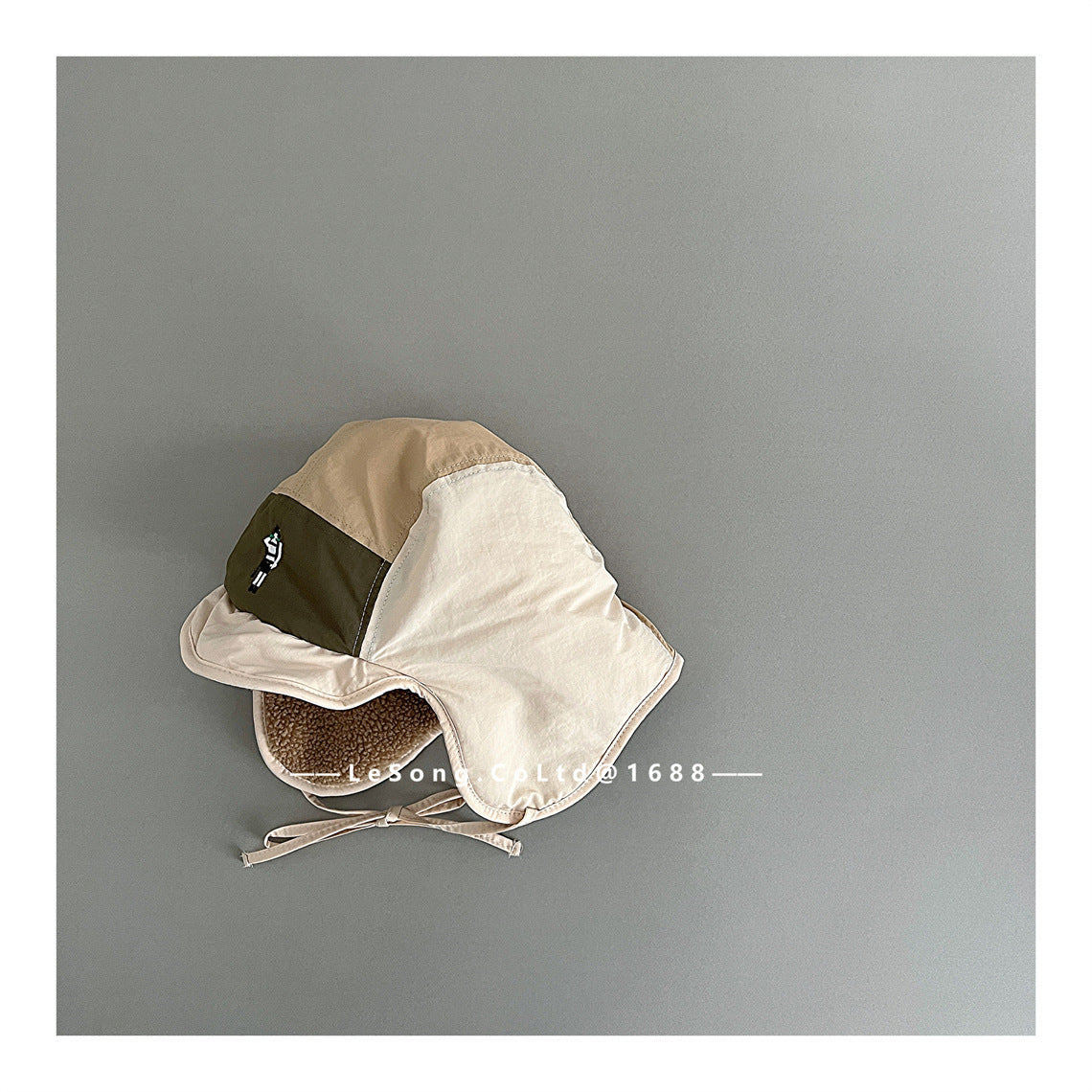 ベビー用帽子 Beige / One Size キッズ帽子 裏フリース 耳当て付き カラーブロック フライトキャップ【mh0011837】