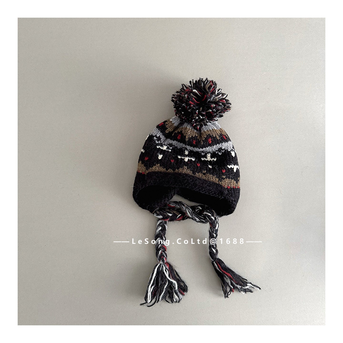 ベビー用帽子 Black / One Size キッズ帽子 ジャカードニット ぽんぽん 耳当て付き 三つ編みコード【mh0011803】