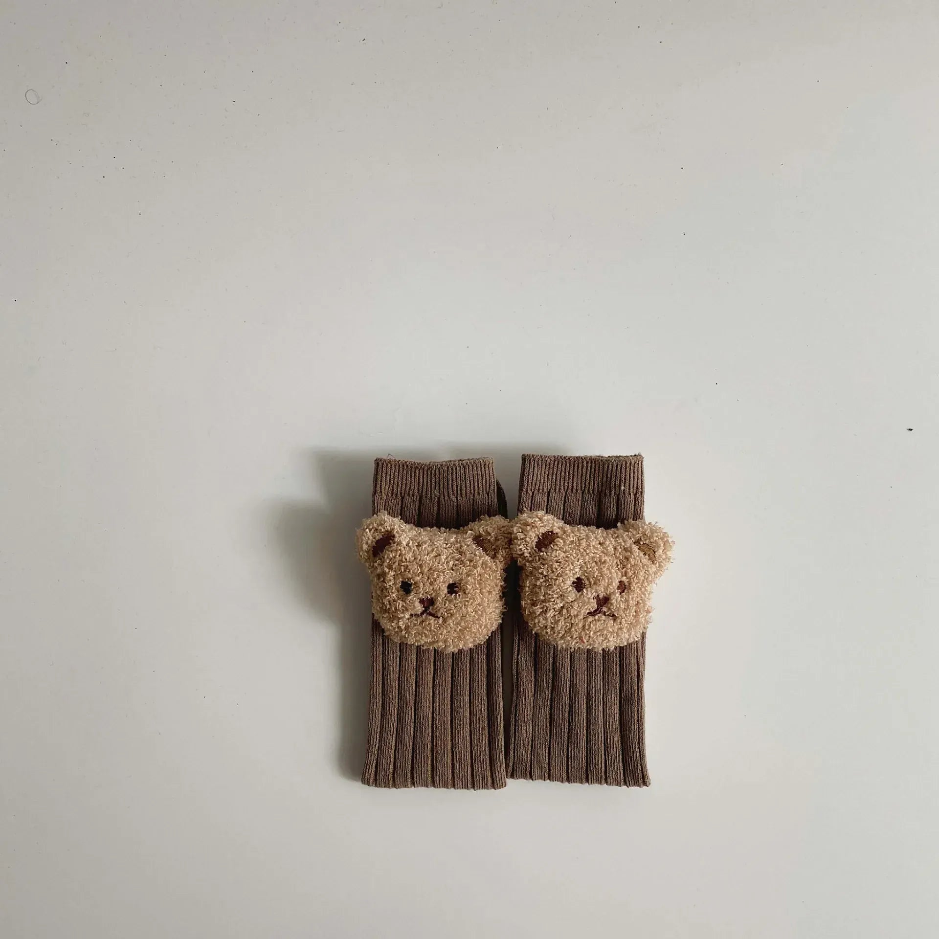 ベビー用靴下・タイツ Khaki / One Size(1-3y) ベビー キッズ くま ベア マスコット付きソックス 靴下【mh0003488】