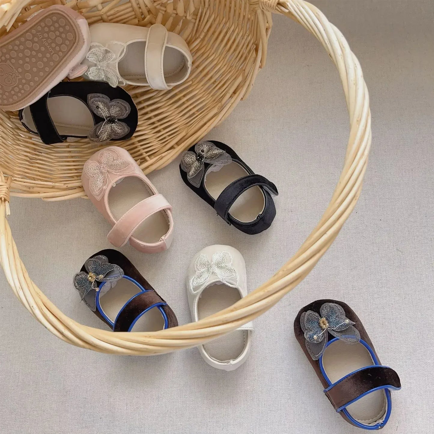 ベビー用靴 ベビーシューズ ストラップバタフライバレエシューズ ファーストシューズ 靴【mh0007193】