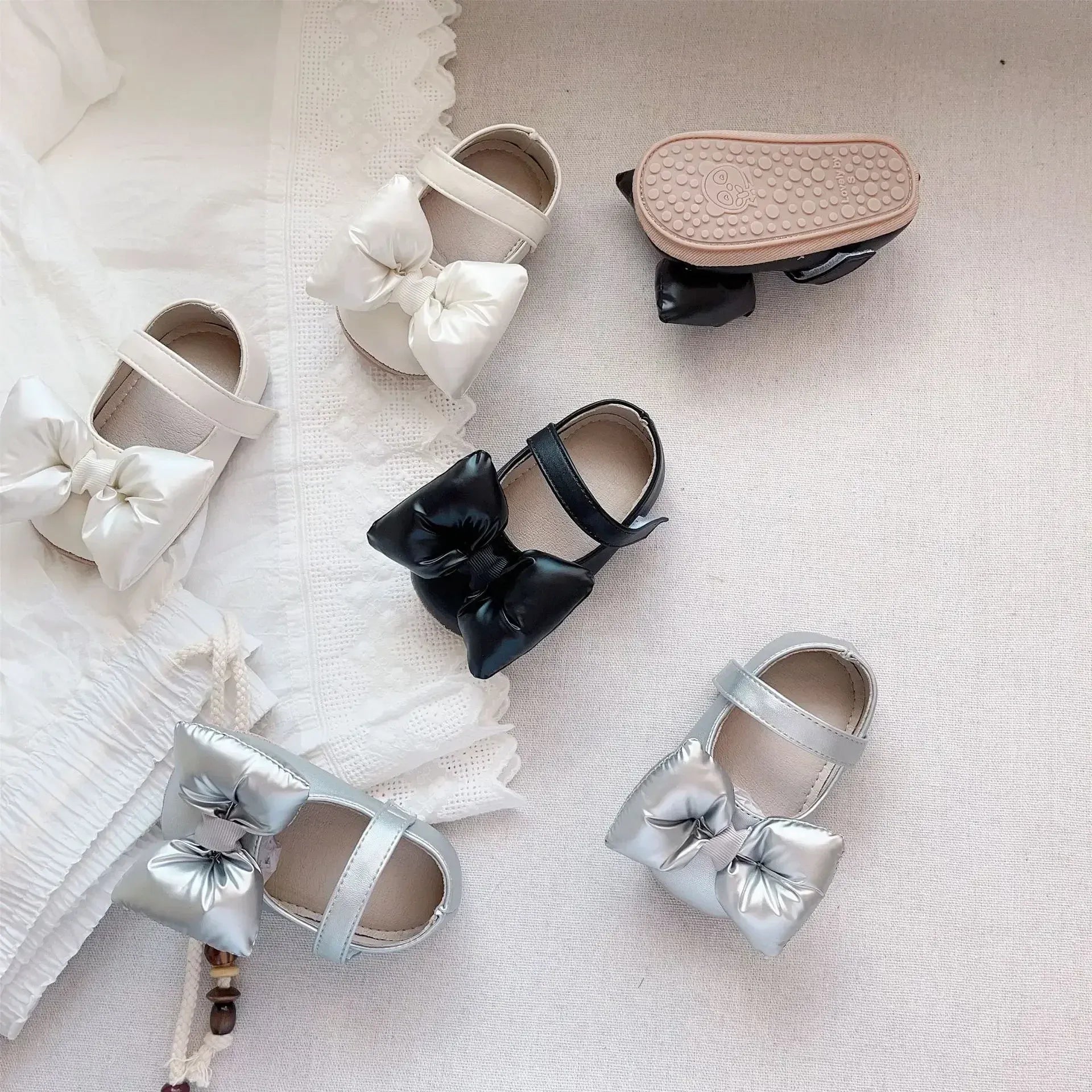 ベビー用靴 ベビーシューズ パフリボンストラップフラットバレエシューズ ファーストシューズ 靴【mh0007195】