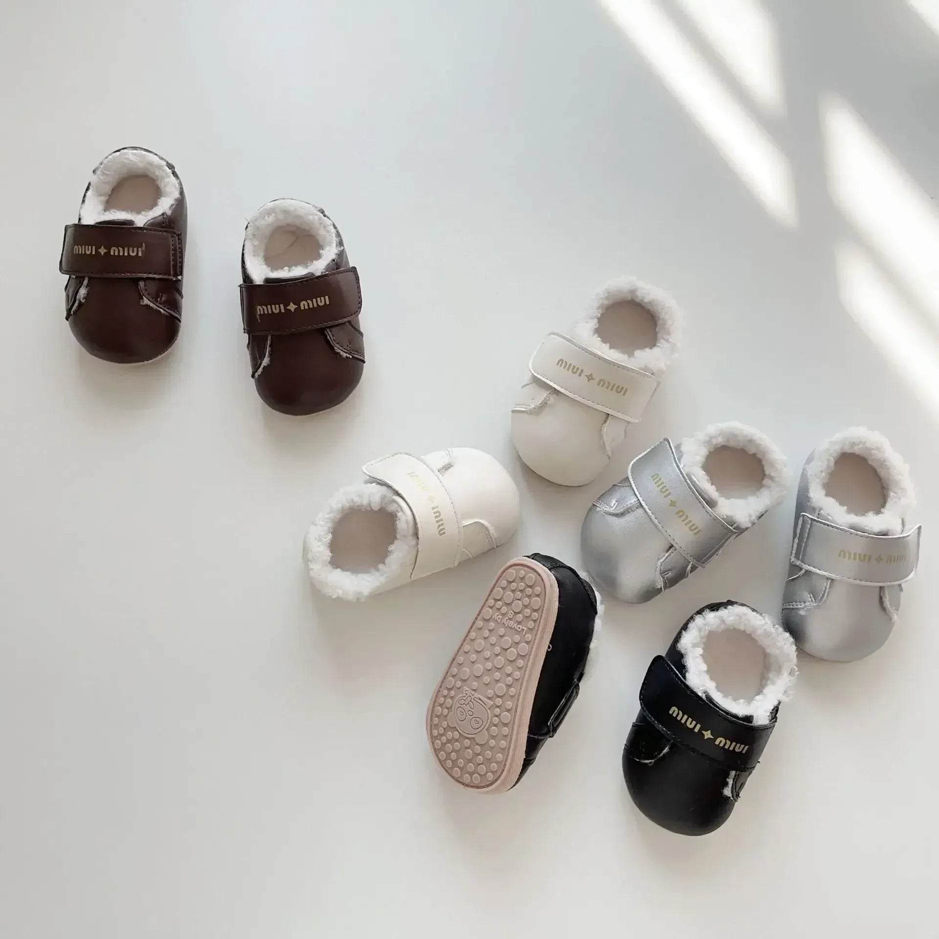 ベビー用靴 ベビーシューズ ボアフリースインソールストラップシューズ ファーストシューズ室内ばき 靴【mh0007631】