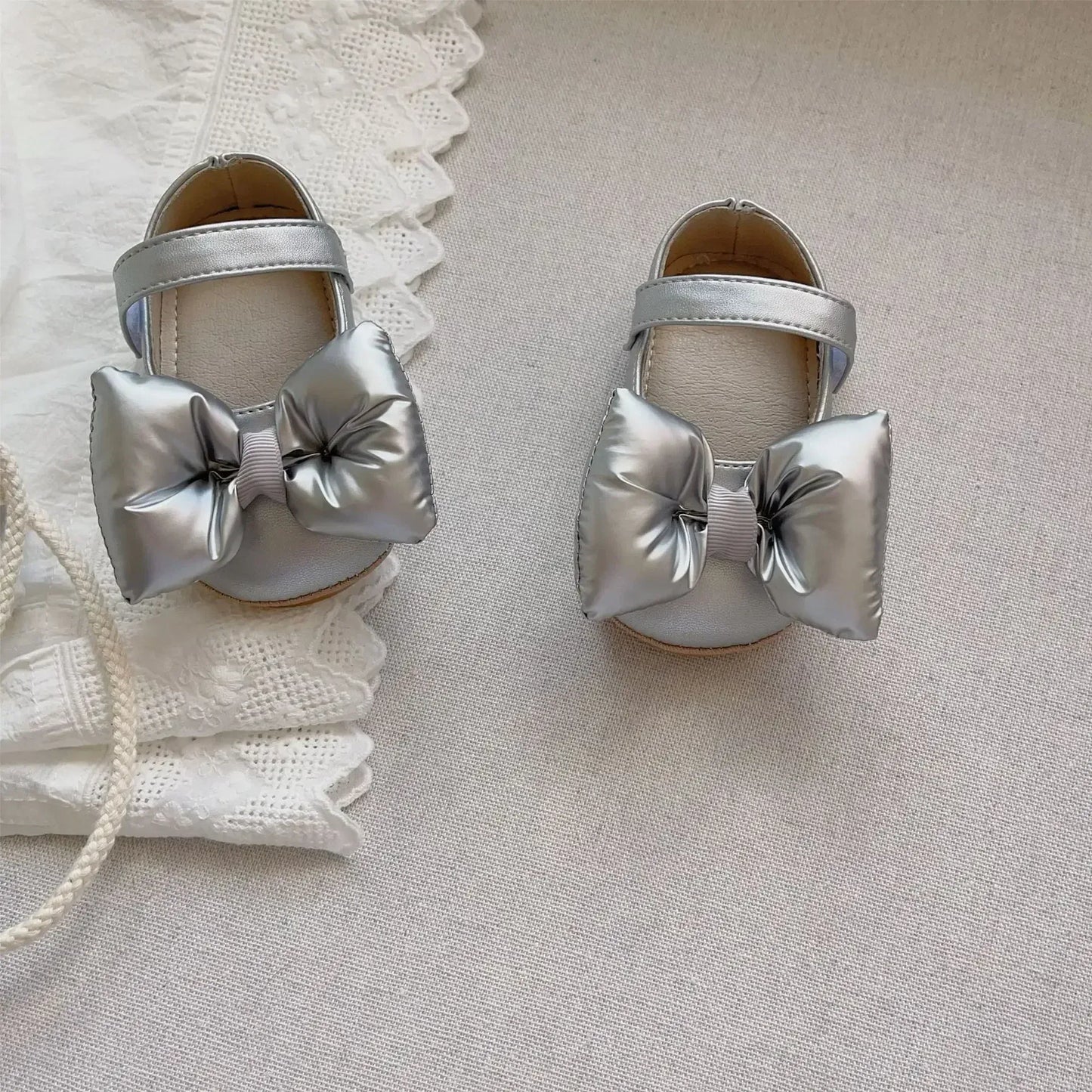 ベビー用靴 Silver / S inner 11cm ベビーシューズ パフリボンストラップフラットバレエシューズ ファーストシューズ 靴【mh0007195】