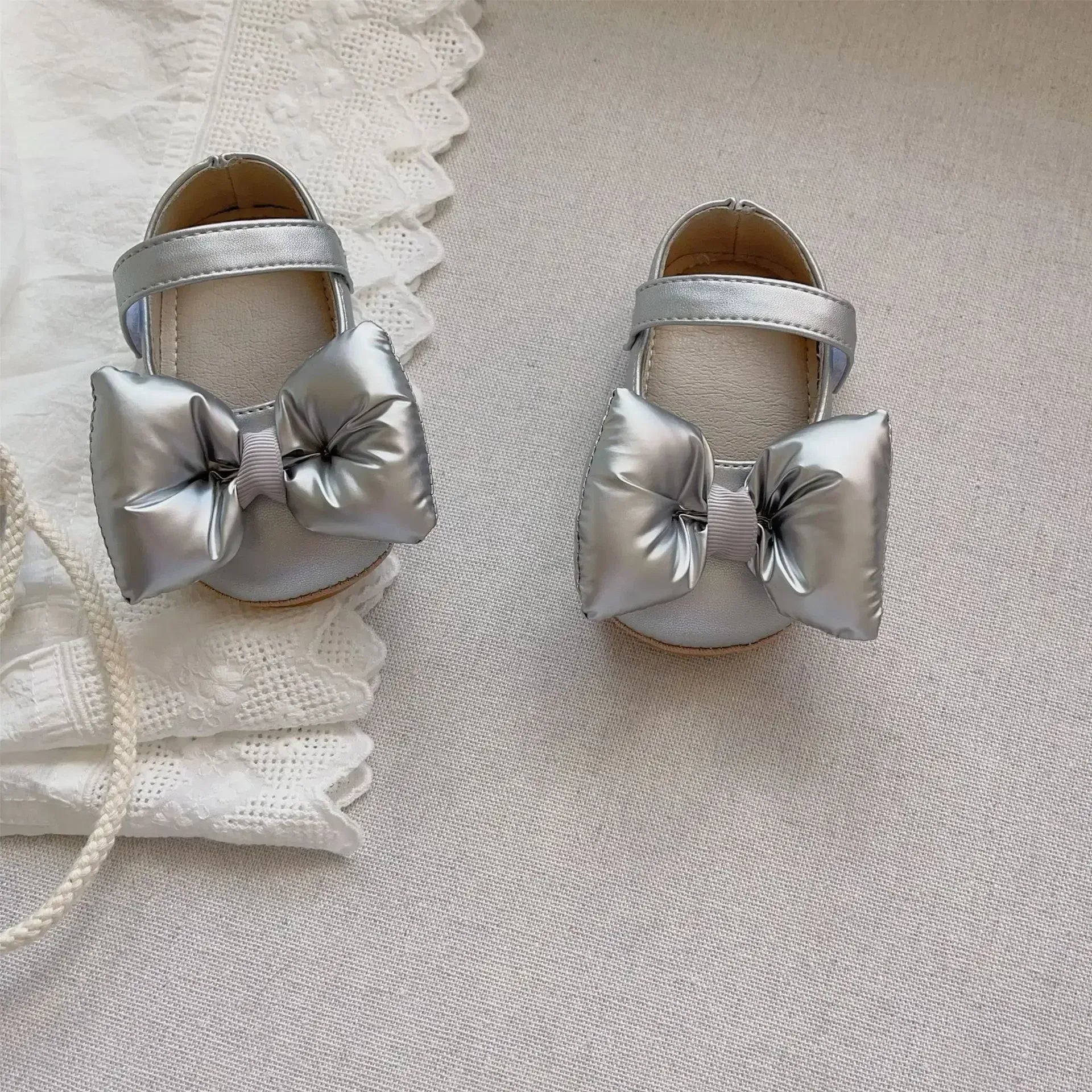 ベビー用靴 Silver / S inner 11cm ベビーシューズ パフリボンストラップフラットバレエシューズ ファーストシューズ 靴【mh0007195】