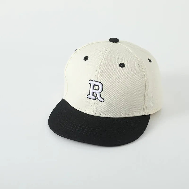 ベビー用帽子 white / 48-53cm キッズ帽子 キャップ 野球帽 レターロゴワッペン バイカラー 5カラー