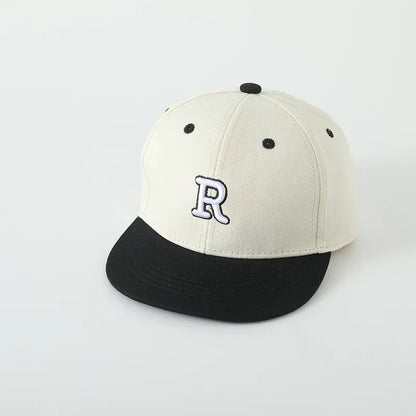 ベビー用帽子 white / 48-53cm キッズ帽子 キャップ 野球帽 レターロゴワッペン バイカラー 5カラー