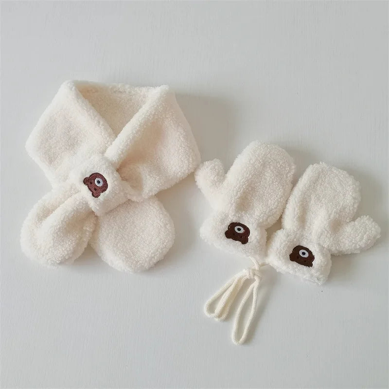 ネックウォーマー White / One Size(2-5T) キッズマフラー 手袋 2点セット ボアフリース ネックウォーマー ミトン くまベア刺繍 3カラー ユニセックス 男の子 女の子 子供服【mh0003200】