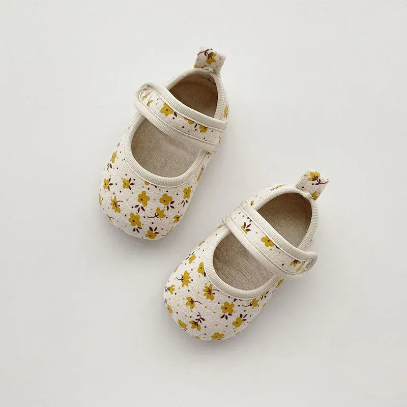 靴 yellow / S for 11 cm ベビーシューズ ファーストシューズ ルームシューズ フラワー花柄プリント ストラップ フラットシューズ 靴 3カラー