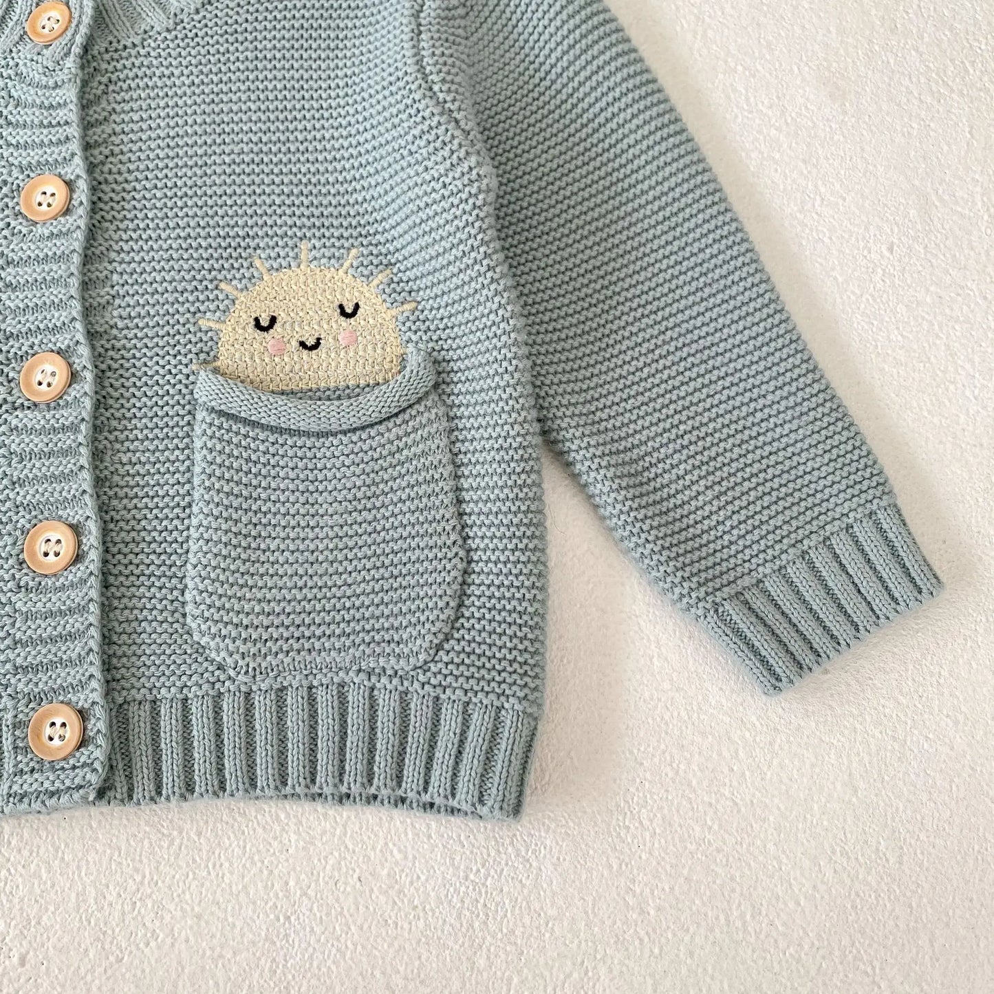 カーディガン・パーカー ベビーカーディガン ニットジャケット レインボー刺繍 ポケット ブルー