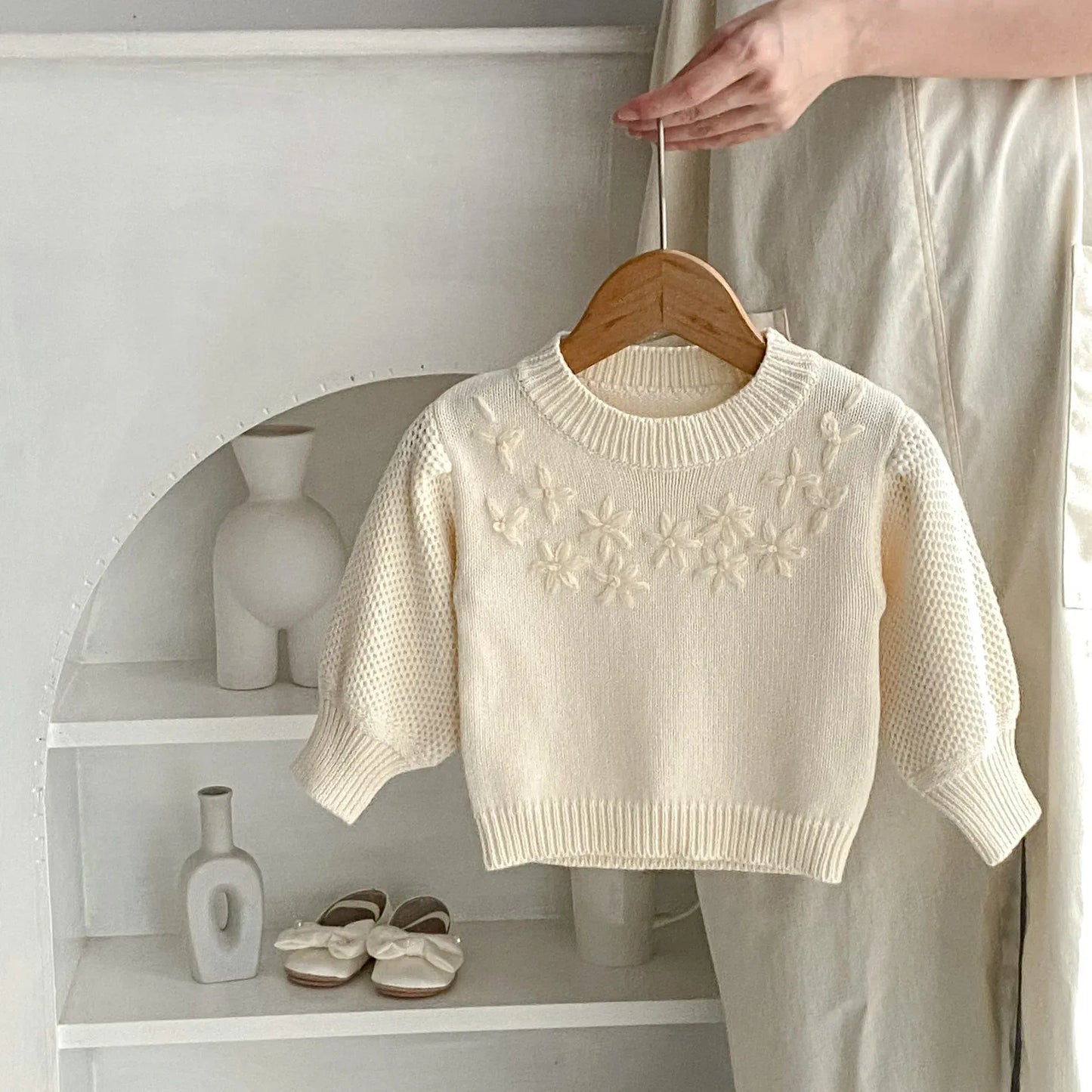 ニット・セーター ベビートップス ニット セーター フラワー刺繍 アプリコットホワイト