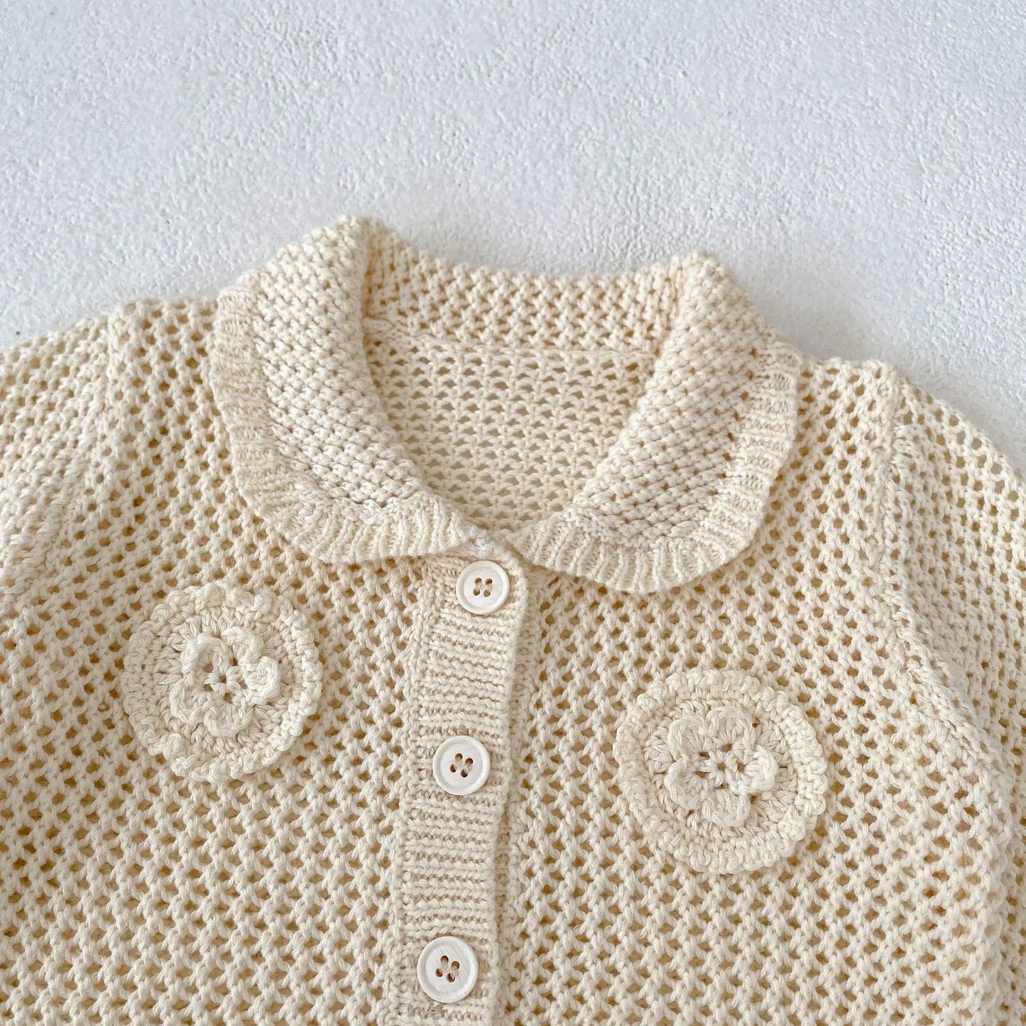 カーディガン・パーカー ベビーカーディガン レースニット 襟付きジャケット フラワー刺繍 アプリコットホワイト