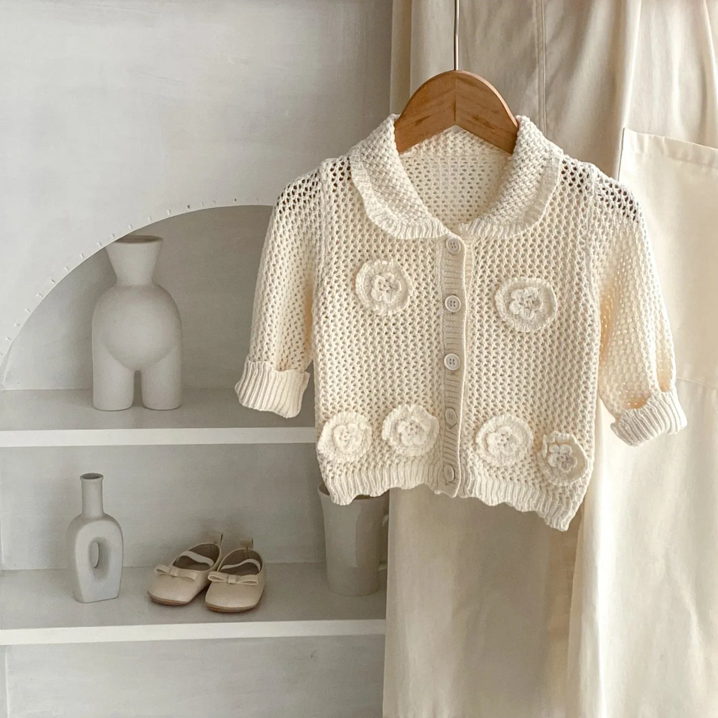 カーディガン・パーカー ベビーカーディガン レースニット 襟付きジャケット フラワー刺繍 アプリコットホワイト
