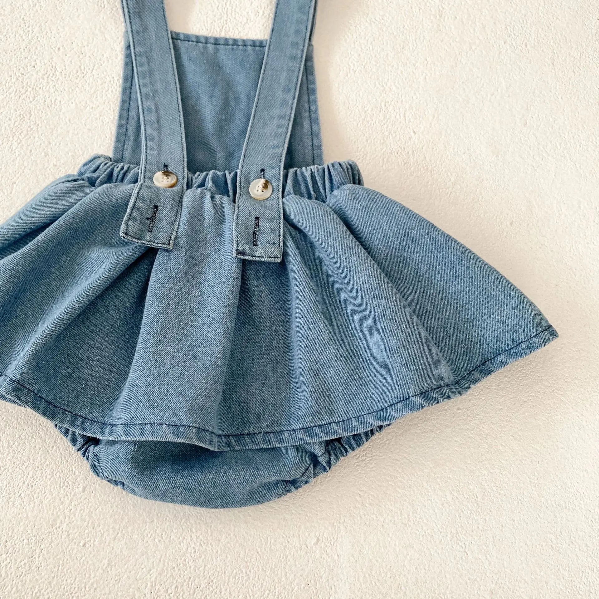 ノースリーブロンパース ベビーロンパース デニム サスペンダースカートボディスーツ レターロゴ刺繍