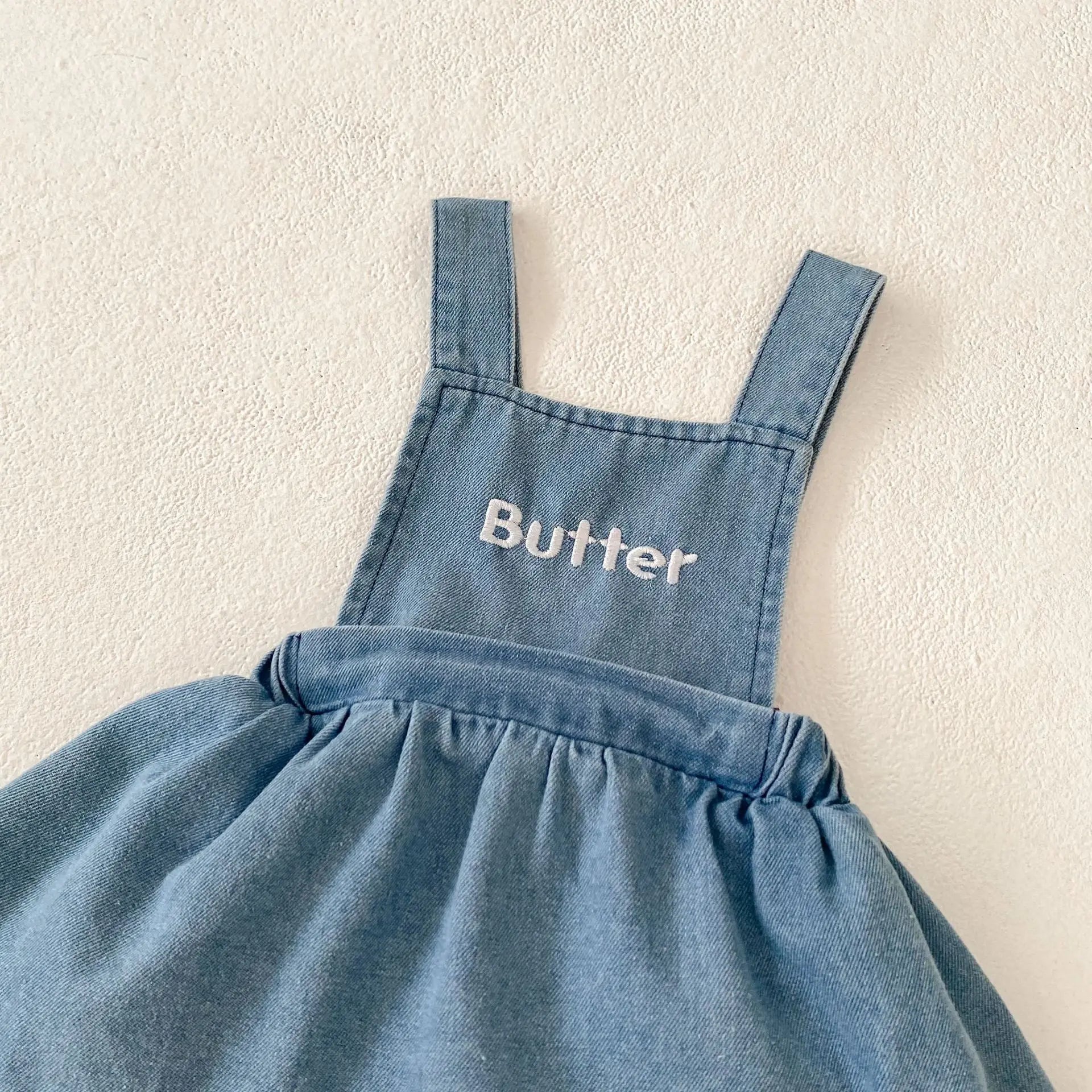 ノースリーブロンパース ベビーロンパース デニム サスペンダースカートボディスーツ レターロゴ刺繍