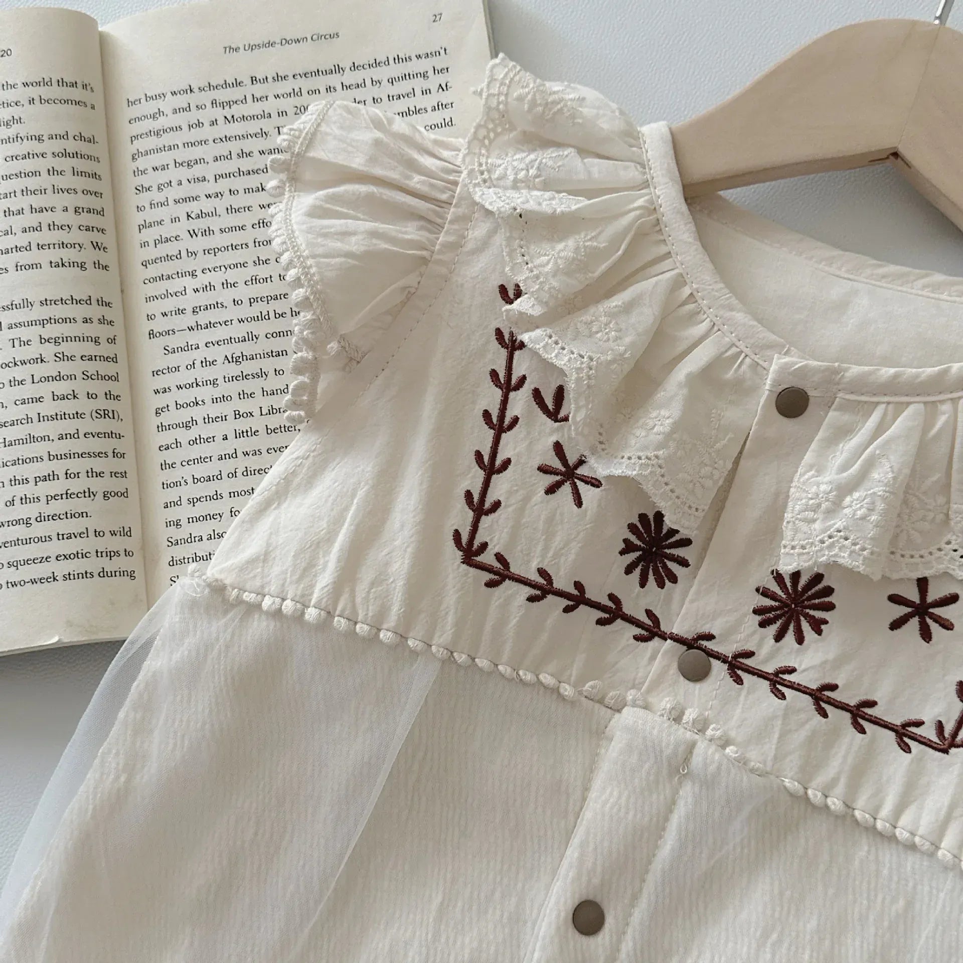 半袖ジャンプスーツ ベビージャンプスーツ レース刺繍フリル ロンパース