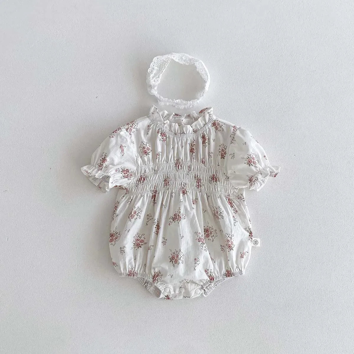 半袖ロンパース ベビーロンパース 半袖パフスリーブボディスーツ ヘアバンドセット ホワイト/フラワー花柄プリント