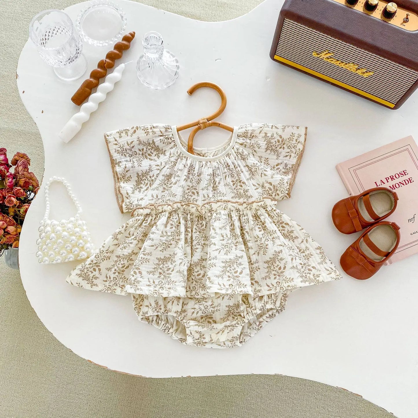 半袖ロンパース ベビーロンパース フライングスリーブスカートボディスーツ フラワー花柄プリント ベージュ