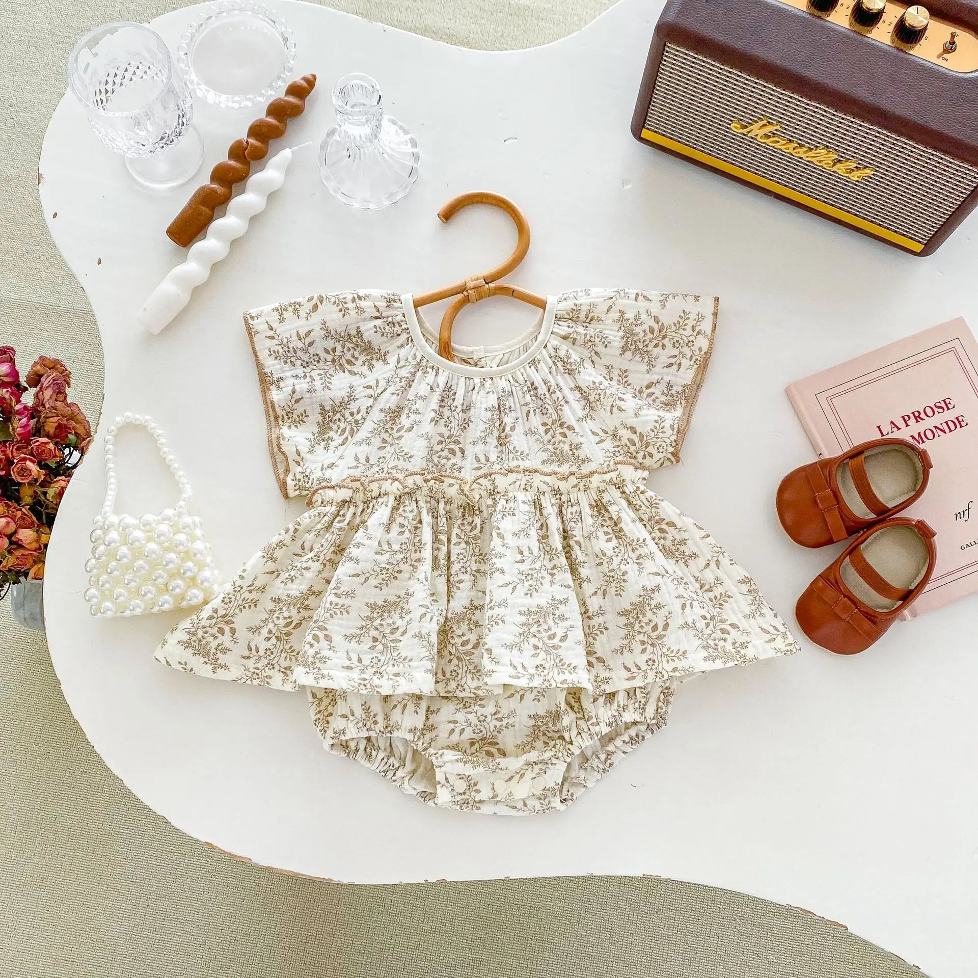 半袖ロンパース ベビーロンパース フライングスリーブスカートボディスーツ フラワー花柄プリント ベージュ