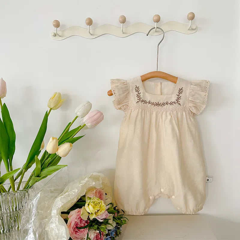 半袖ジャンプスーツ ベビージャンプスーツ 半袖フリルスリーブ つなぎ フラワー花柄刺繍 ベージュ