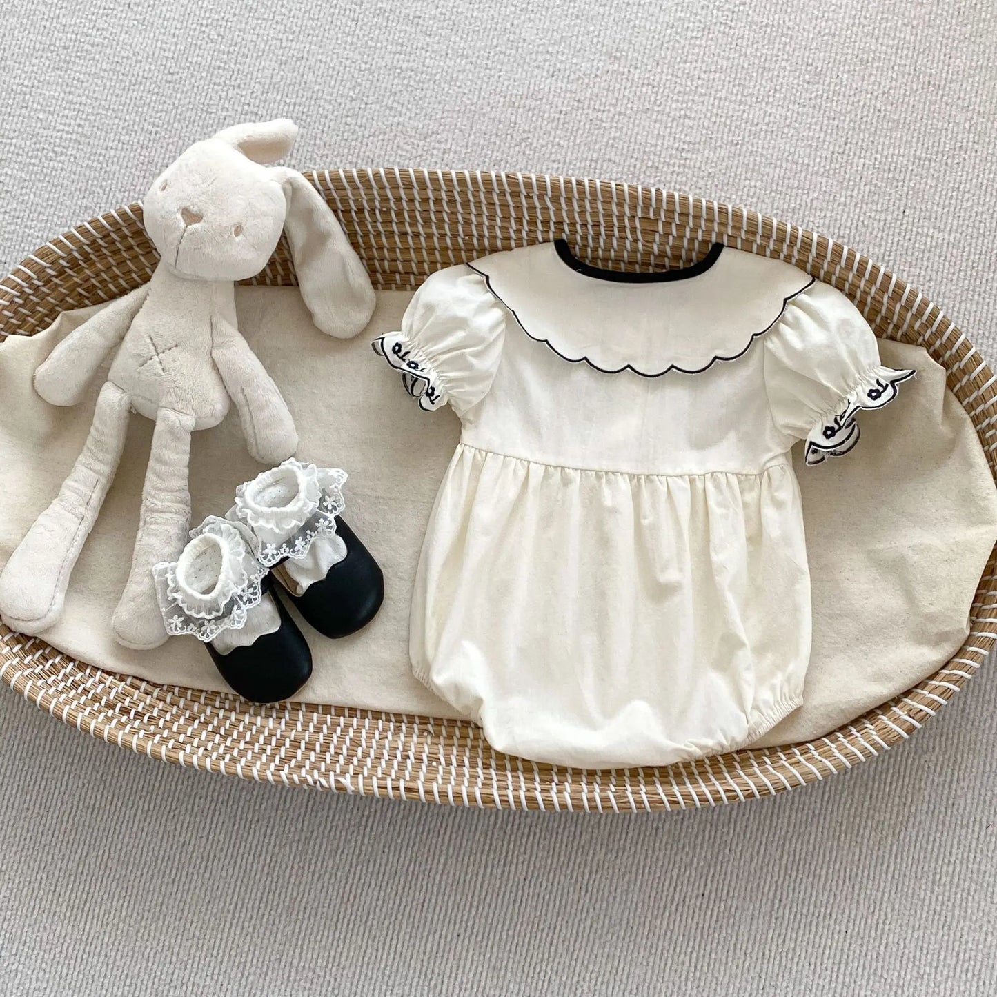 半袖ロンパース ☺︎ ベビーロンパース 半袖ボディスーツ レース刺繍フリルリボン