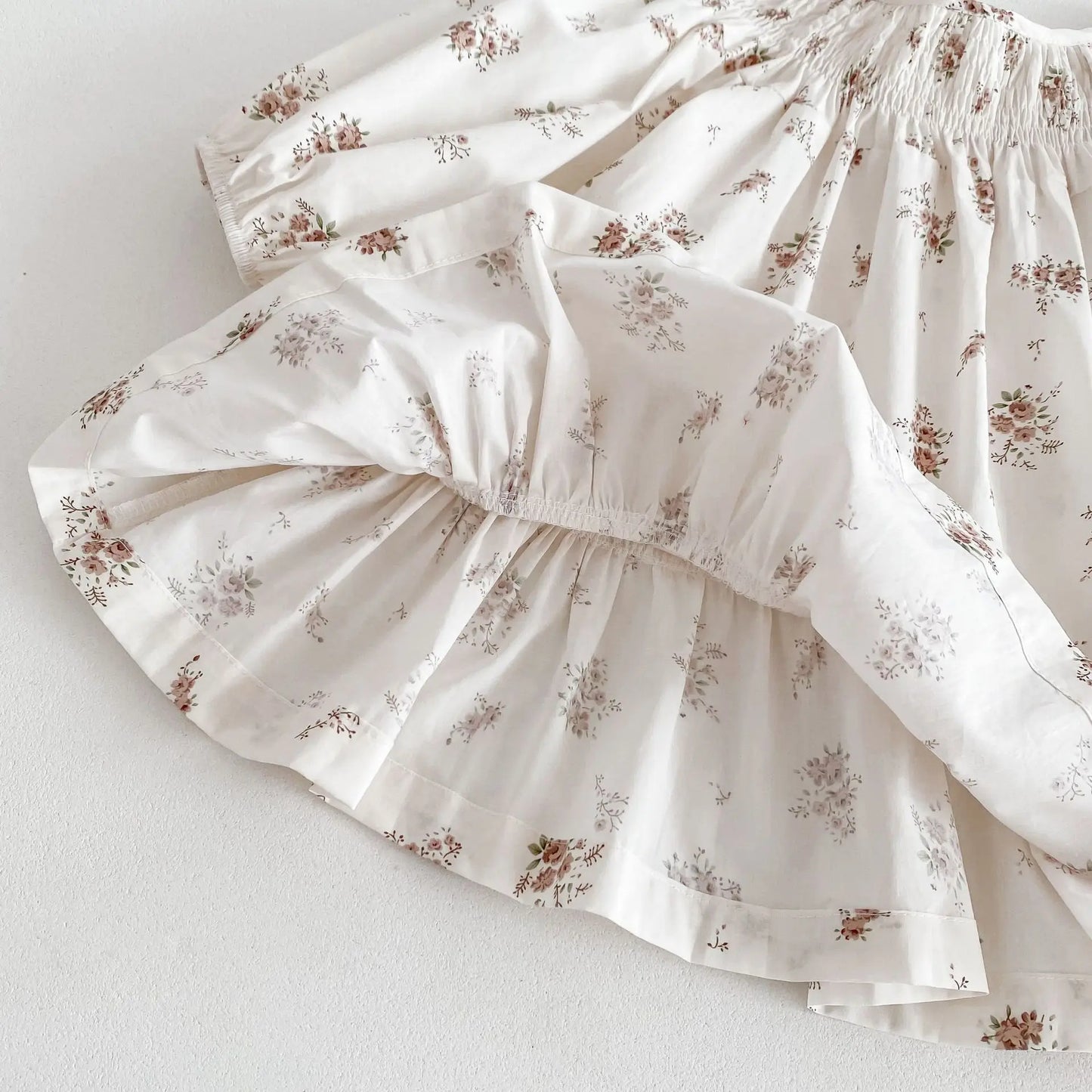 長袖ワンピース キッズワンピース 長袖パフスリーブドレス フラワー小花柄プリント ホワイト